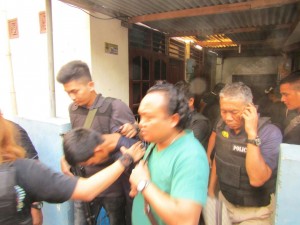Seorang pelaku saat ditangkap.