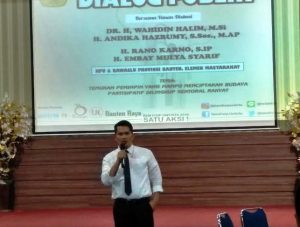 Fitron Nur Ikhsan mewakili Wahidin Halim-Andika Hazrumy.