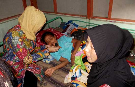 Ini Wawancara dengan Nenek Asyani, Nenek yang Diadili Karena Dituduh Mencuri Kayu