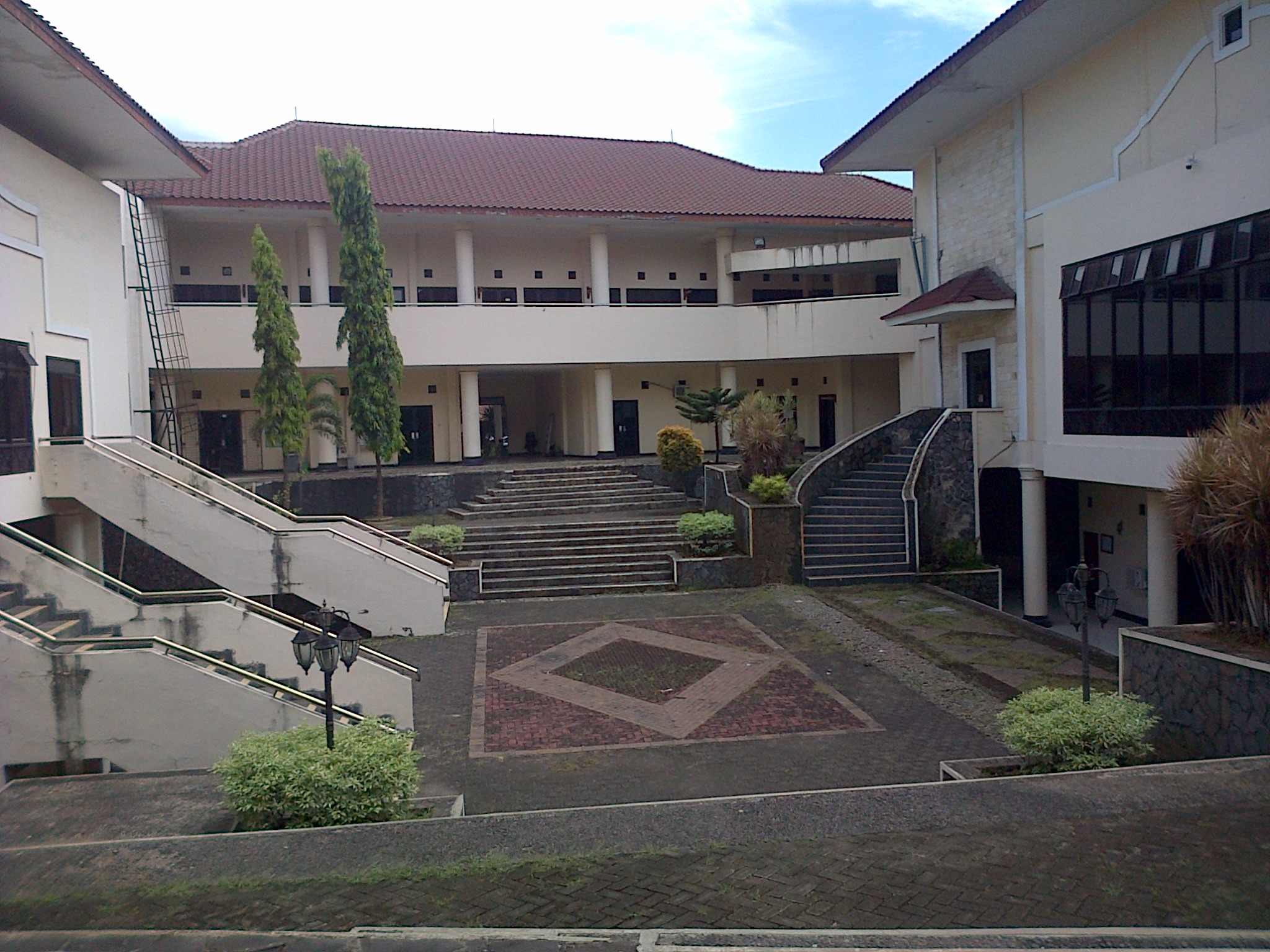 H-1 Pileg, Kantor DPRD Cilegon Sepi