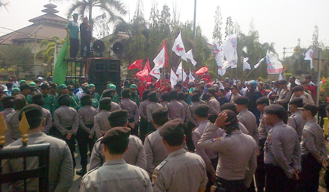 Buruh Tuntut UMK Cilegon 2016 Lebih Tinggi dari DKI