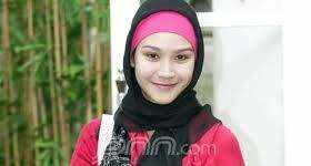 Zaskia Adya Mecca, Pakai Hijab Malah Terkenal