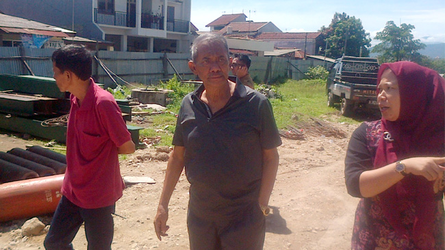 Tb Aat Syafaat (tengah) saat memantau pembangunan ICC