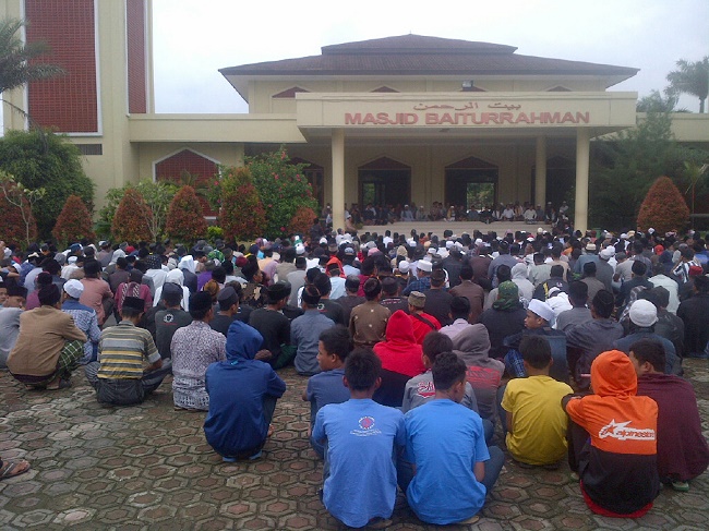Ratusan santri menggelar tahlil