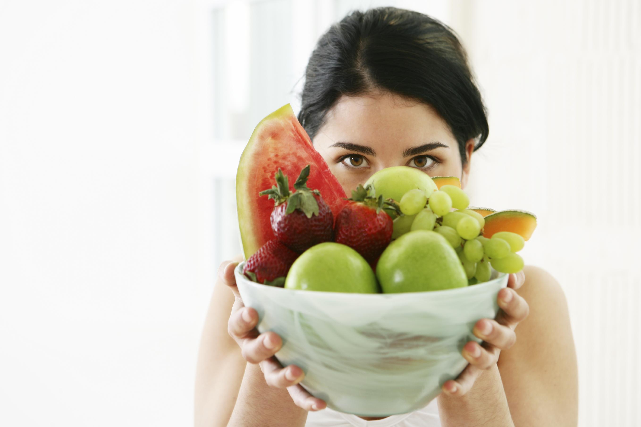 girl-with-bowl-fruit-
