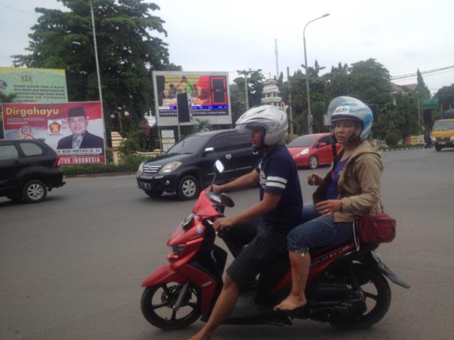 Lagi Naik Motor di Ciceri, Ibu Rumah Tangga Dijambret Tasnya
