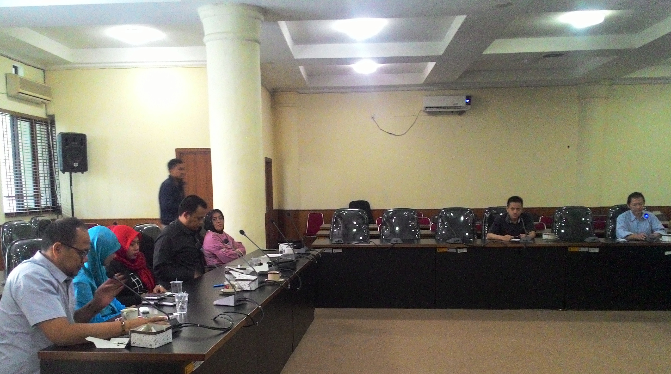 Larang Karyawati Pakai Jilbab, DPRD Panggil Pengelola Toko