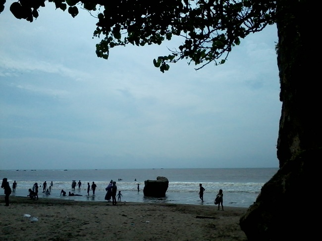 Batu Saung, Pantai Berpasir di Tepi Selat Sunda