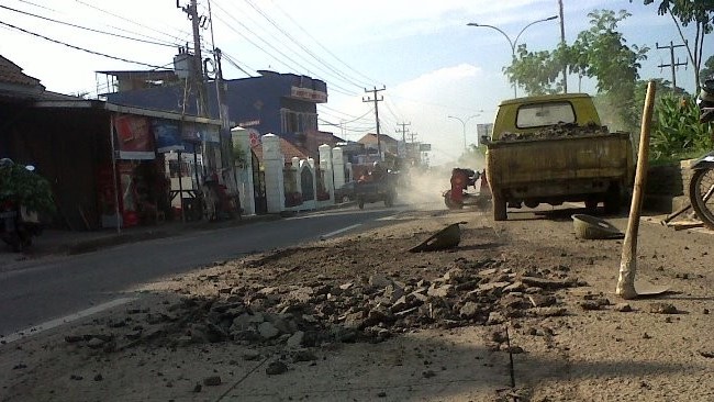 Perbaikan jalan yang masih kerap dikeluhkan