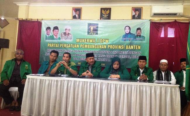 Ketua DPW PPP Banten dan Pengurus saat mengumumkan pengusungan Dimyati-Andika