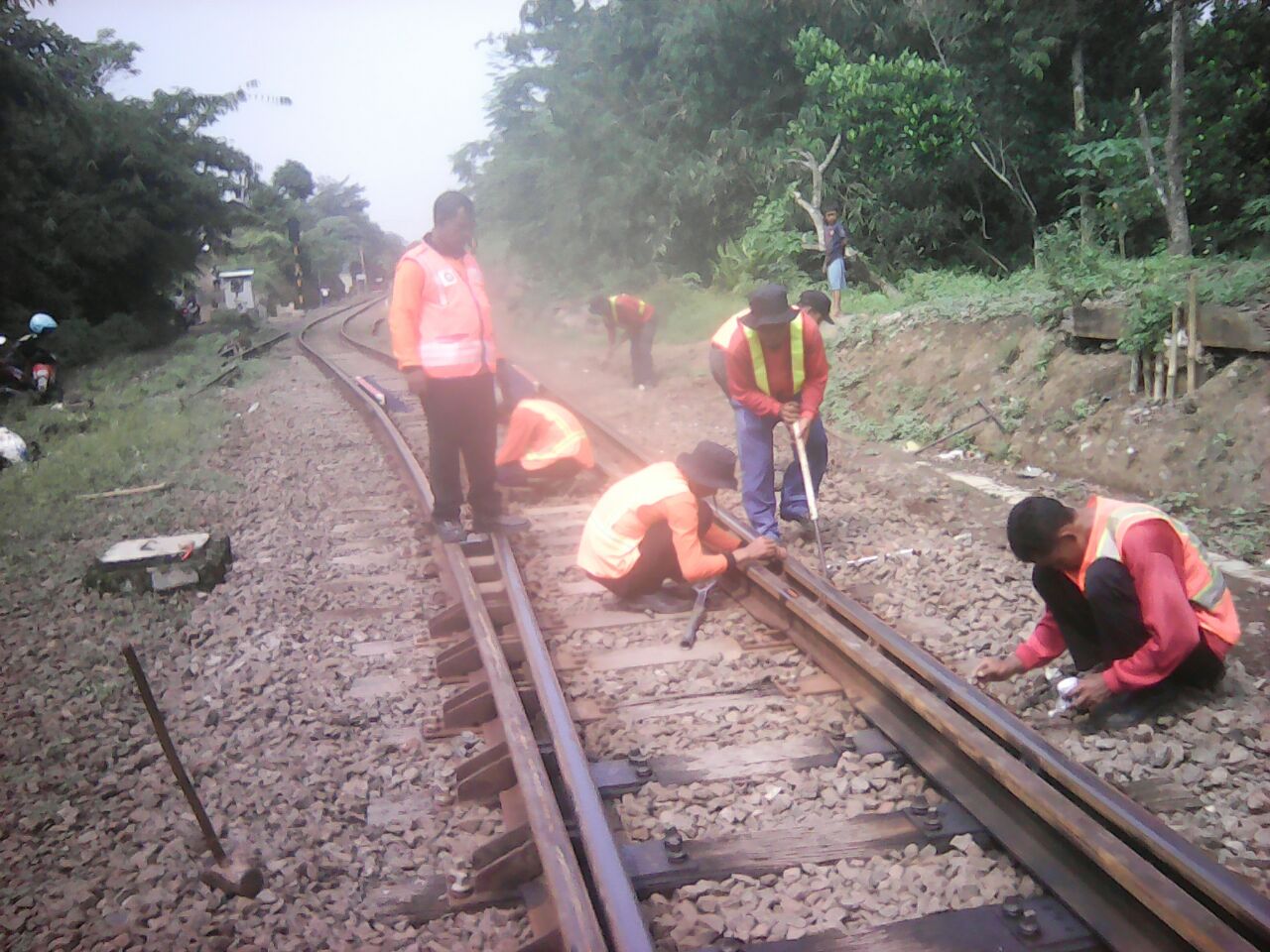 Rel Kereta Rangkasbitung – Walantaka Diperbaiki