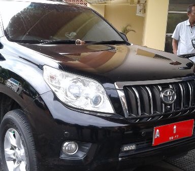 Mobil Dinas Gubernur Banten Disiram Kopi