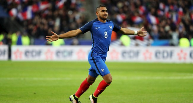 Payet menjadi bintang utama Prancis dengan satu gol dan satu assist. (Foto: Twitter/@euro)