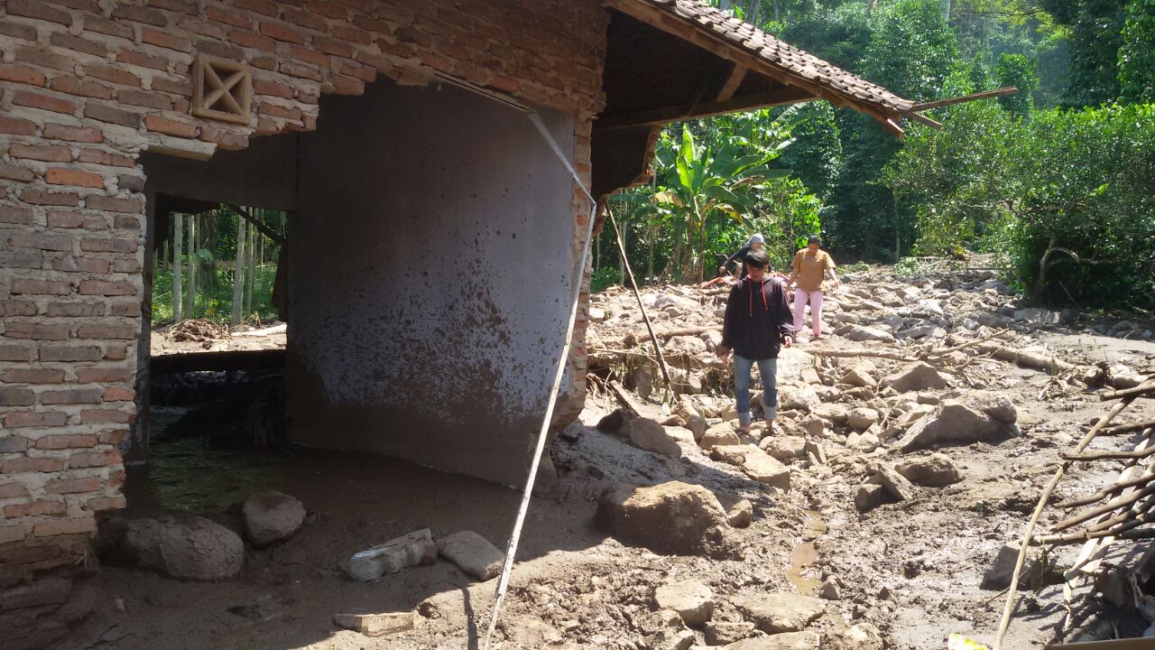 SD dan SMP di Mancak Jadi Lokasi Pengungsian, Sekolah Diliburkan Sepekan