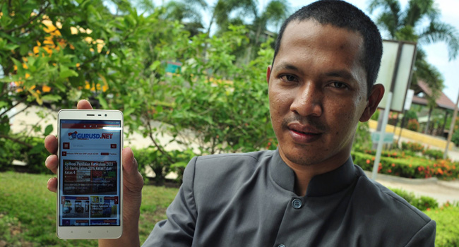 Keren, Guru SD Terpencil Ciptakan Situs Belajar untuk Guru
