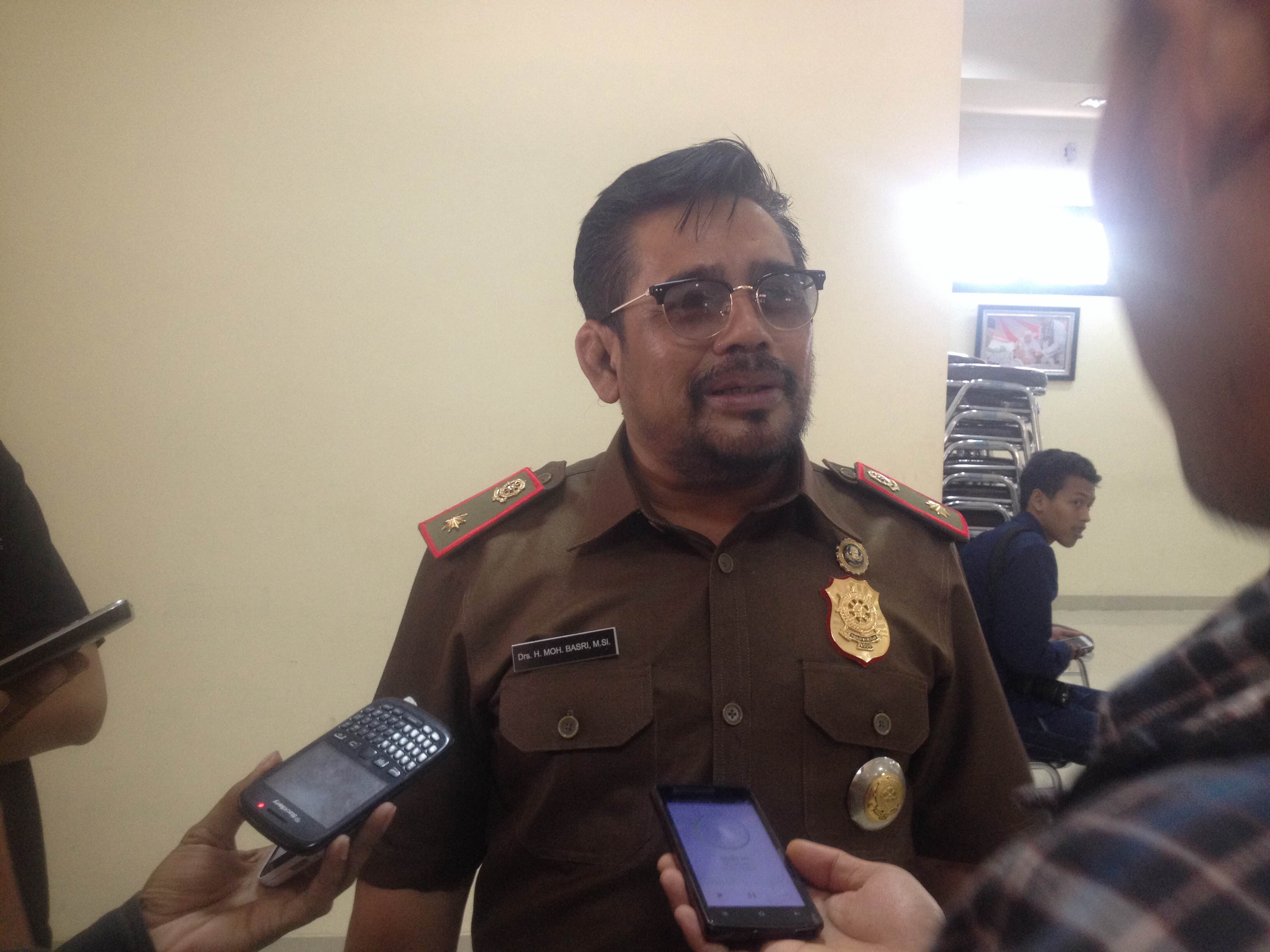 Satpol PP Tertibkan Alat Peraga Kampanye Jelang Kampanye Damai