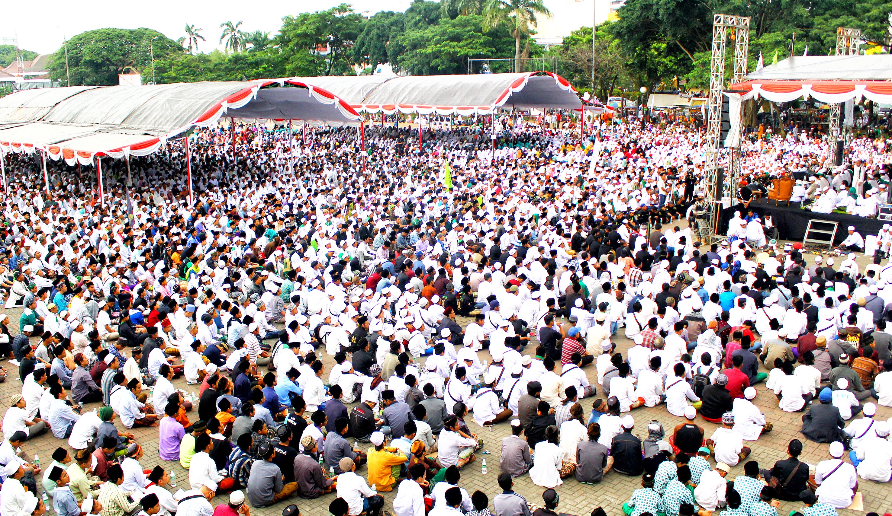 Kemarin Istigasah Bareng Habib Rizieq, Jumat Istigasah Bareng Kapolri