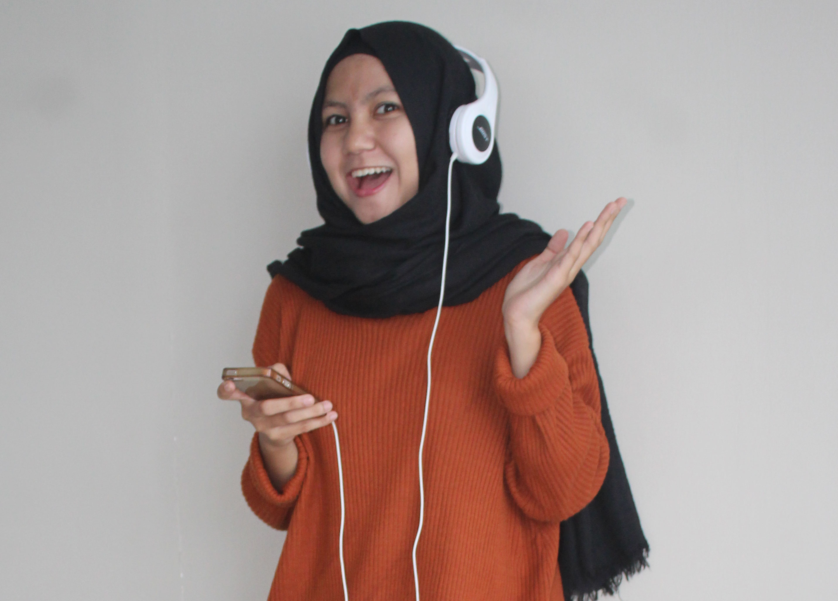 Headset Menguasai Telingamu? Hati-hati!