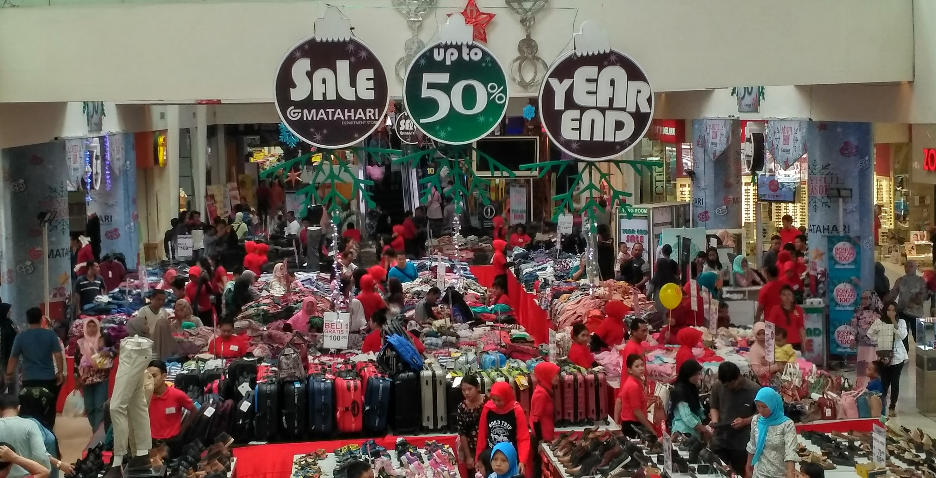 Hari Natal, Mall of Serang Banjir Diskon