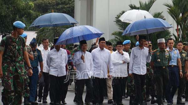 Jokowi-JK Ikut Jumatan di Monas