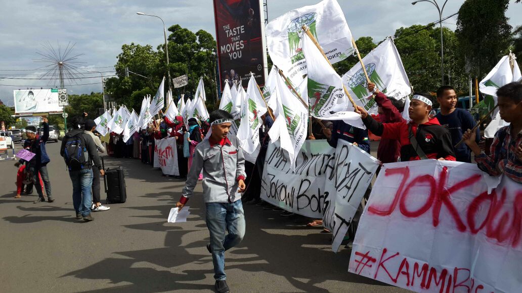 KAMMI Banten Unjuk Rasa Kritisi Kebijakan Presiden Jokowi