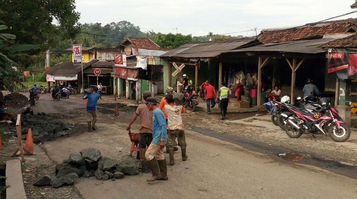 Dikunjungi DPR RI, Jalan Nasional di Lebak Langsung Diperbaiki