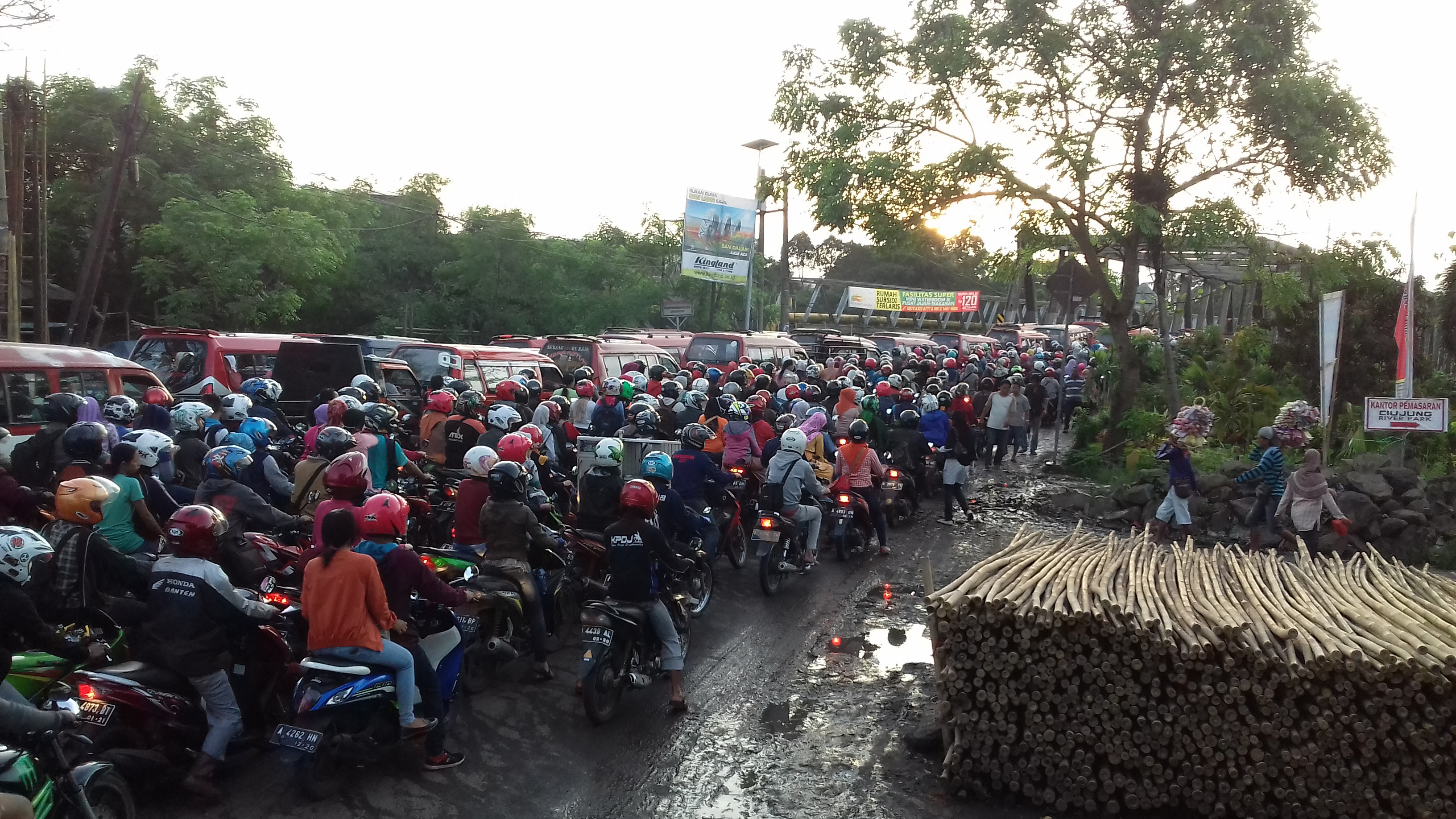 Hati-hati, Jembatan Ciujung Membahayakan