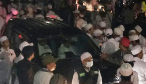 Mau Ditolong Laskar FPI,  Tiga Pria Malah Kabur dari Mobil yang Terbakar