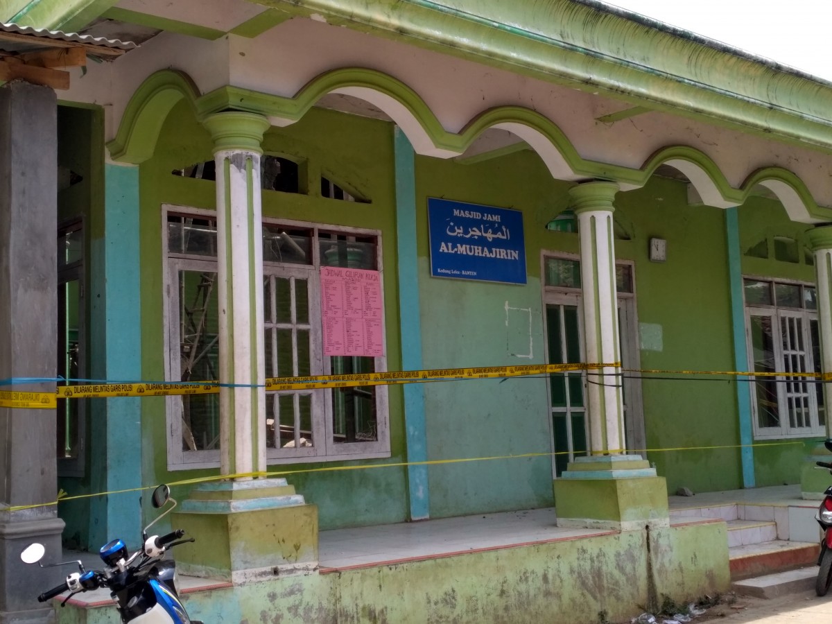 Coran Masjid di Kasemen Ambruk, Satu Meninggal dan Lima Orang Luka-luka