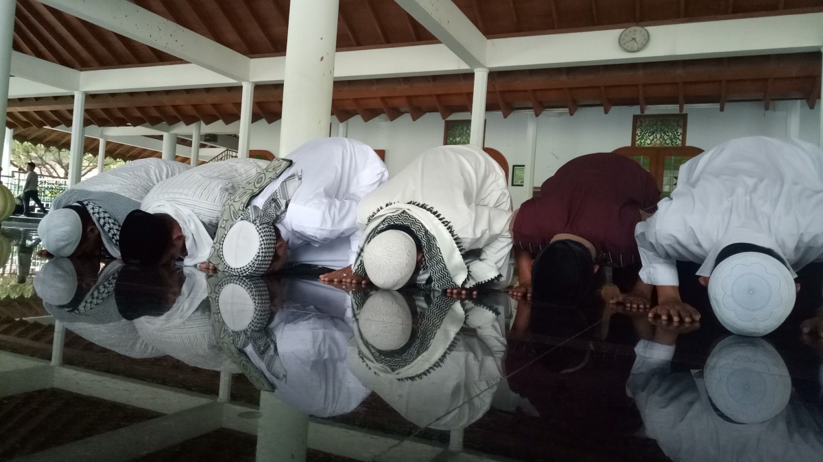 GNPF MUI Banten Sujud Syukur Atas Vonis Ahok