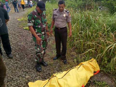 Jalan Kaki di Pinggir Rel, Warga Cilegon Ini Tewas Ditabrak Kereta
