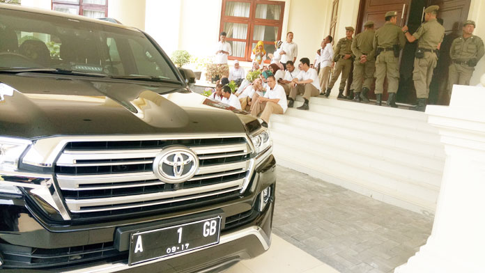 Minta Kejelasan, Ratusan Honorer K1 Datangi Gubernur Banten