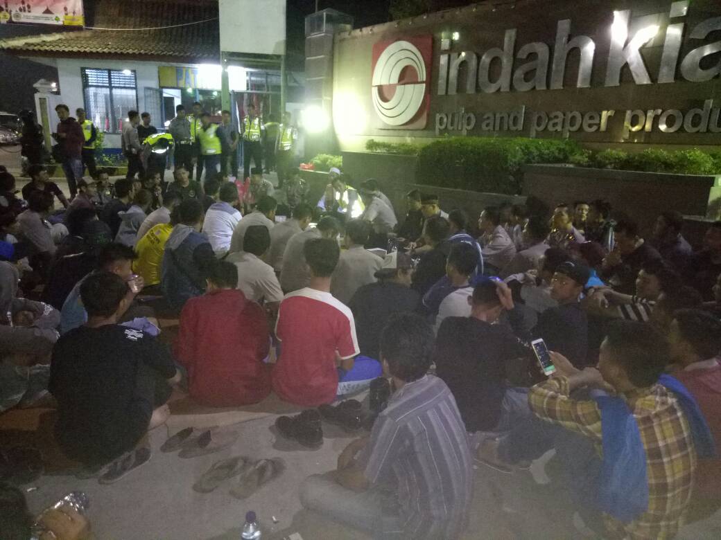 Dekatkan Diri Dengan Masyarakat, Kapolres Serang Gelar Sahur On The Road