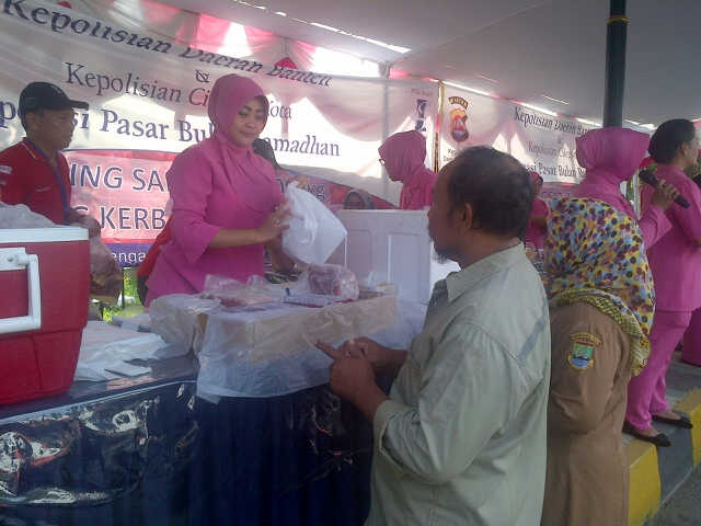 Operasi Pasar di Depan Mapolres Cilegon, Ada Daging Sapi dan Kerbau Harga Murah