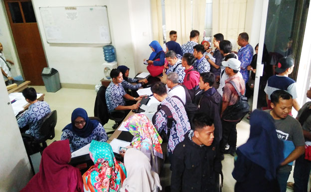 Warga Padati Disdukcapil Setelah Libur Panjang Lebaran