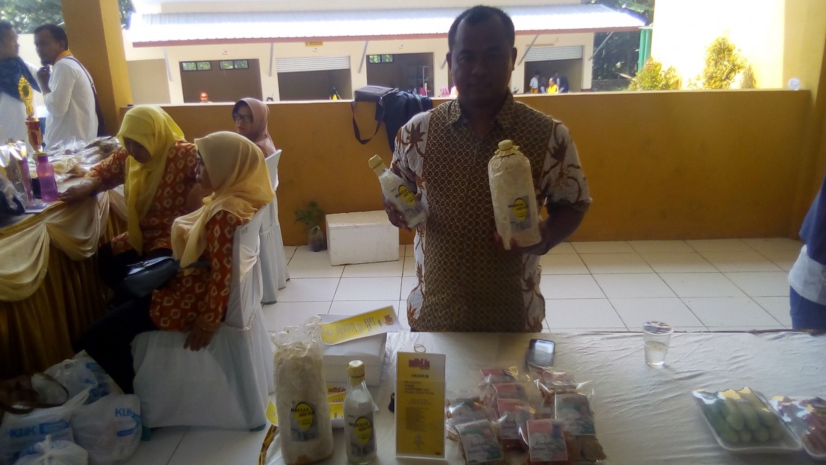 Warga Carenang Ini Lebih Memilih Budidaya Jamur Ketimbang Pabrik