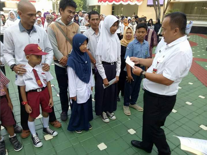 Setwan Berbagi: Beri Beasiswa dari Infaq Sedekah Karyawan