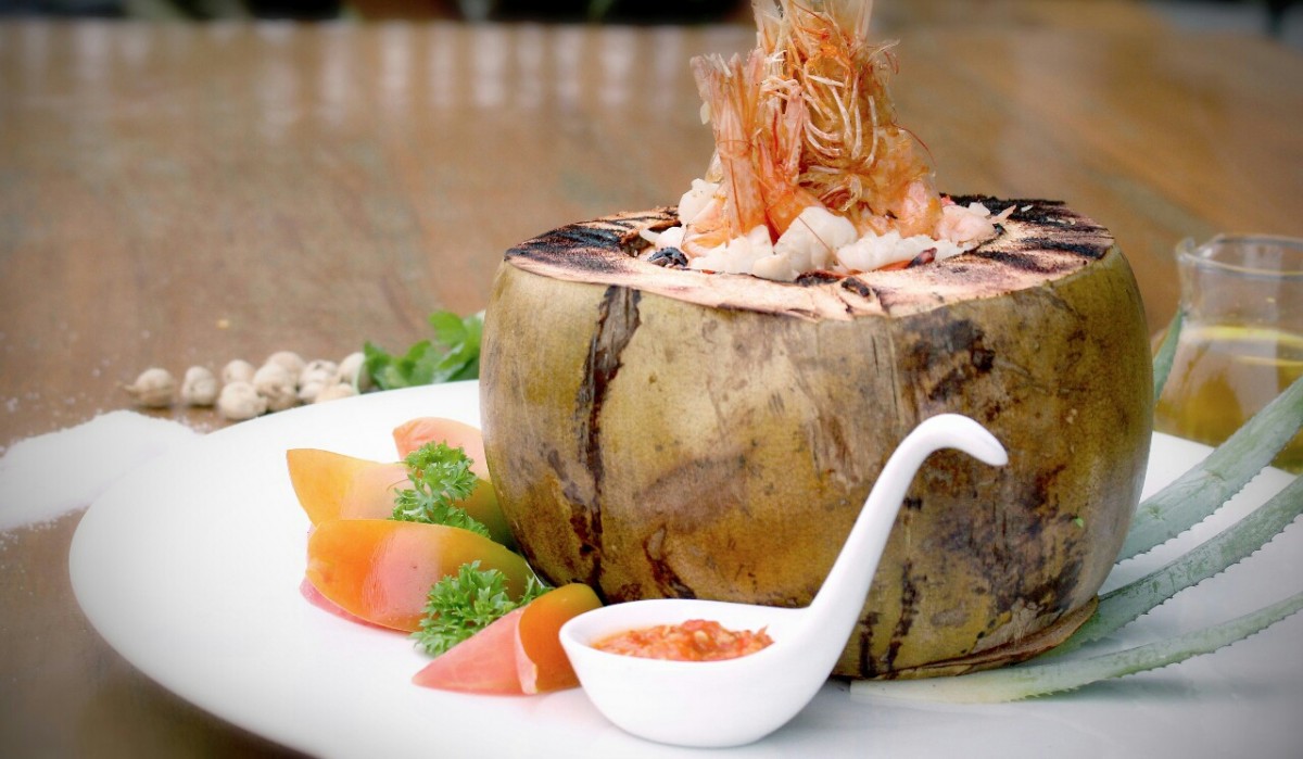 Hotel Santika ICE BSD Sajikan Nasi Goreng Kelapa Muda 