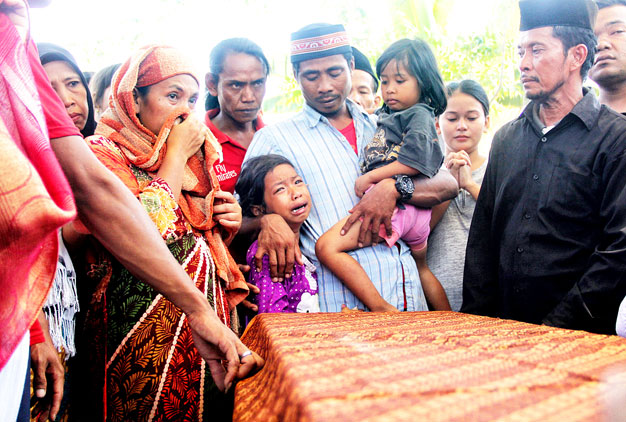 Jenazah Timong Disambut Isak Tangis
