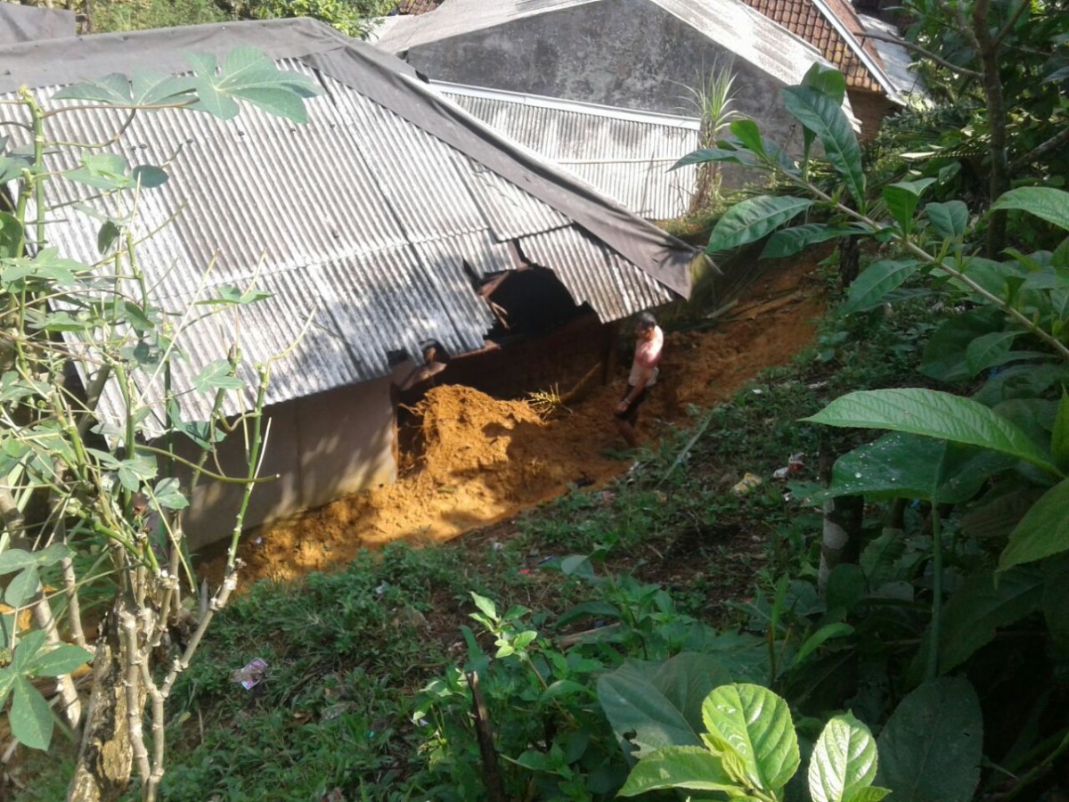 Tebing Kadulisung Longsor, Sejumlah Rumah Warga Hancur