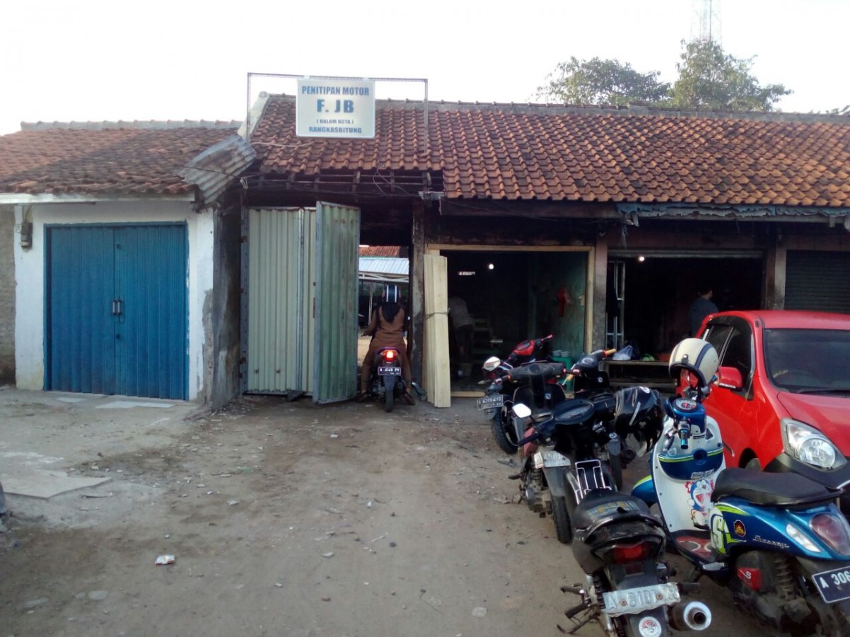 Dishub Lebak Tutup Paksa Kios Penitipan Motor di Terminal Kalijaga