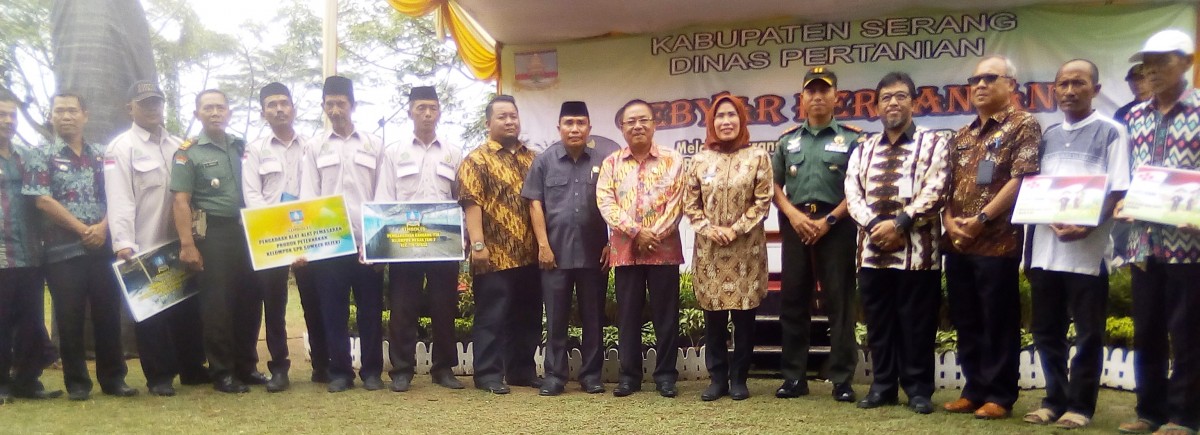 Gebyar Pertanian, Pemkab Serang Serahkan Ganti Rugi Pertanian dan Alsintan