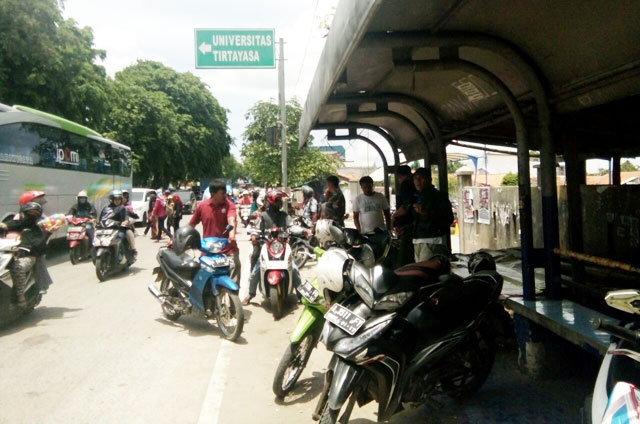 Duh, Ojek Online dan Opang Terlibat Keributan di Depan Untirta
