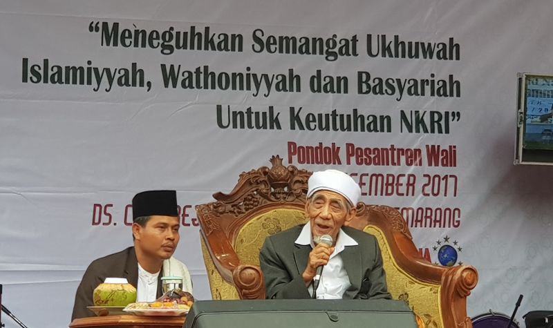KH Maimoen Zubaer Ingatkan Kiai Muda Agar Jaga NKRI