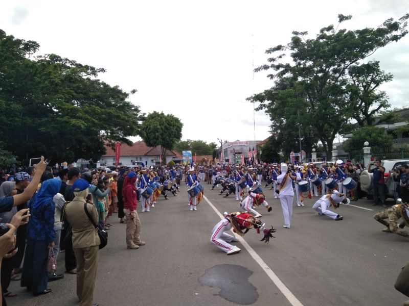 Ribuan Masyarakat Antusias Tonton Marching Band IPDN