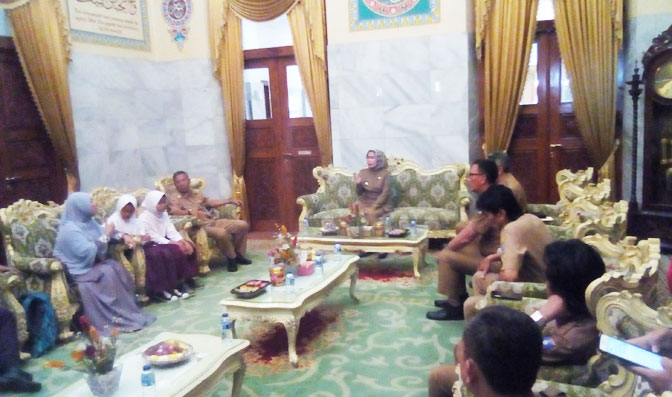 Masyarakat Audiensi Bersama Pemkab Bahas SD Sadah