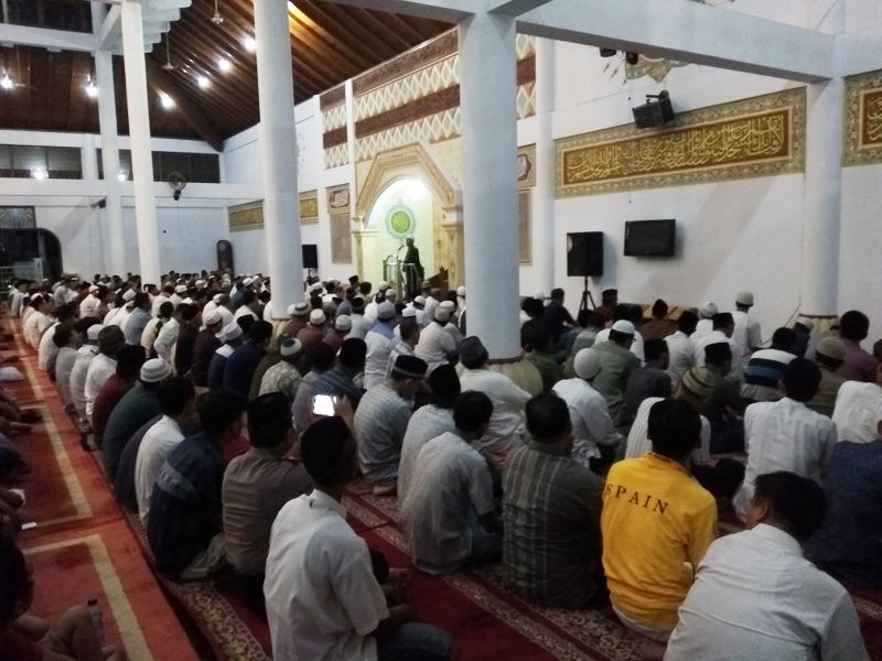 Warga Kota Serang Antusias Tunaikan Salat Gerhana