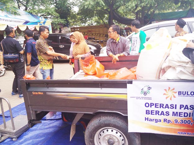 Tekan Kenaikan Harga Beras, Bulog Sub Divre Serang Gelar Operasi Pasar