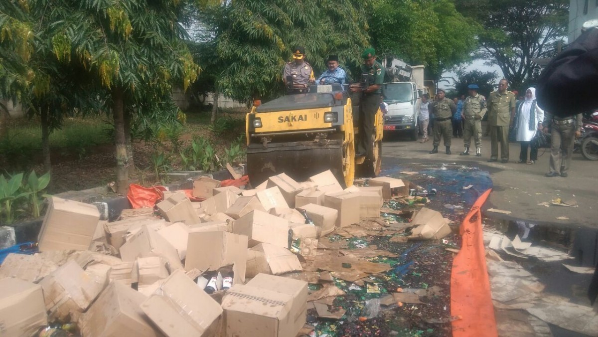 23.594 Botol Miras Dimusnahkan