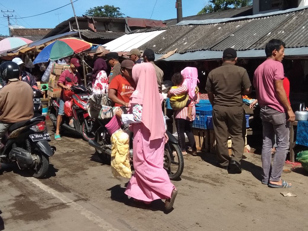 Pedagang Merangsek ke Jalan, Pasar Padarincang Perlu Direlokasi
